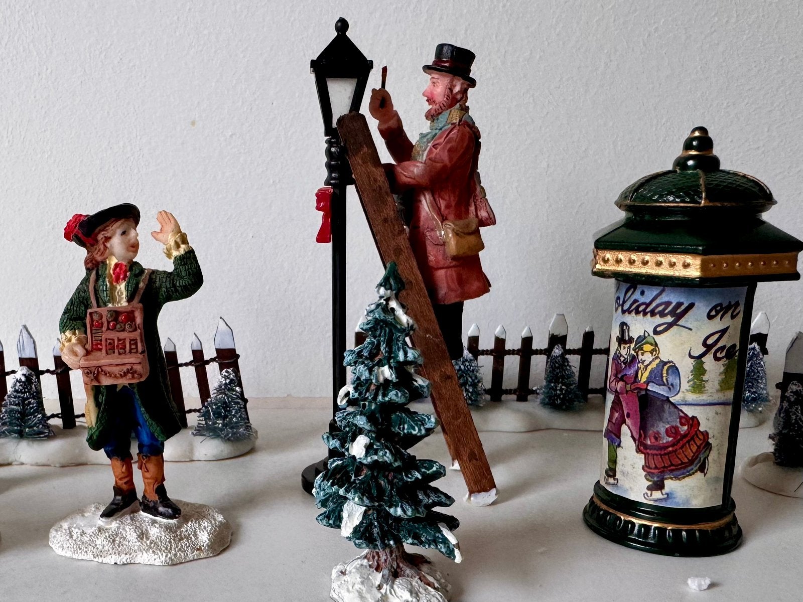 Kerstdorp - DickensVille - LuVille - Diverse figuren dorp, Ophalen, Gebruikt