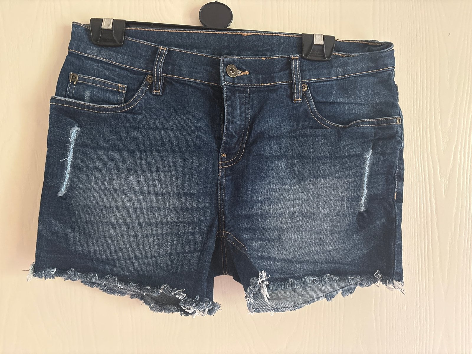 Blauwe denim shorts met gerafelde zoom - maat 40, Ophalen of Verzenden, Gedragen, Blauw, W30 - W32 (confectie 38/40)