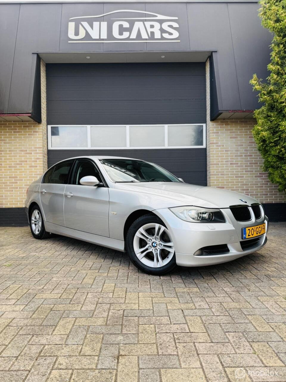 BMW 3-serie 320i Executive|Navi|Cruis|Xenon|Weinig Km NAP, Parkeersensor, 1345 kg, Zwart, 4 cilinders