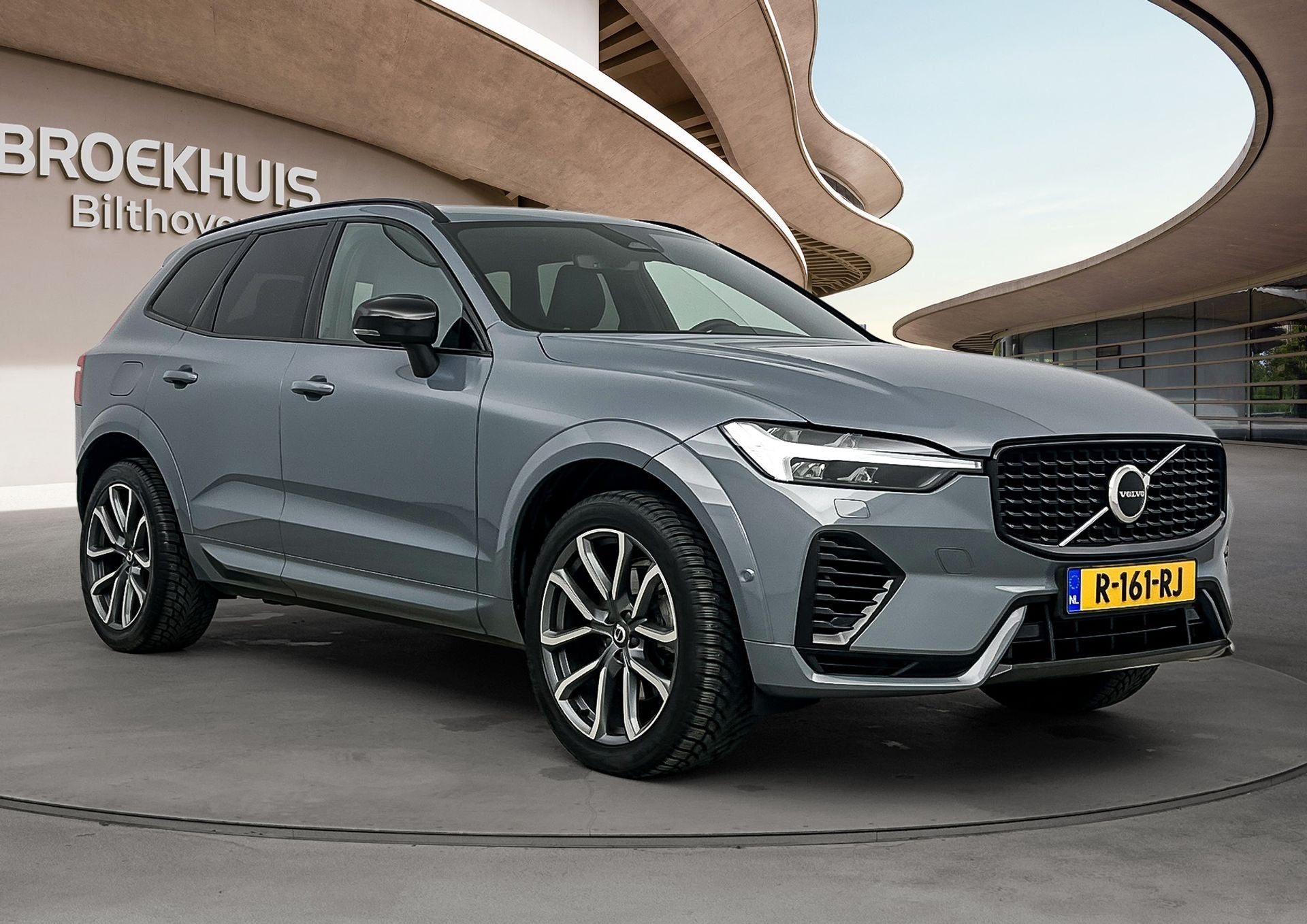 Volvo XC60 T6 R-Design, Gebruikt, 4 cilinders, 138 €/maand, Bedrijf