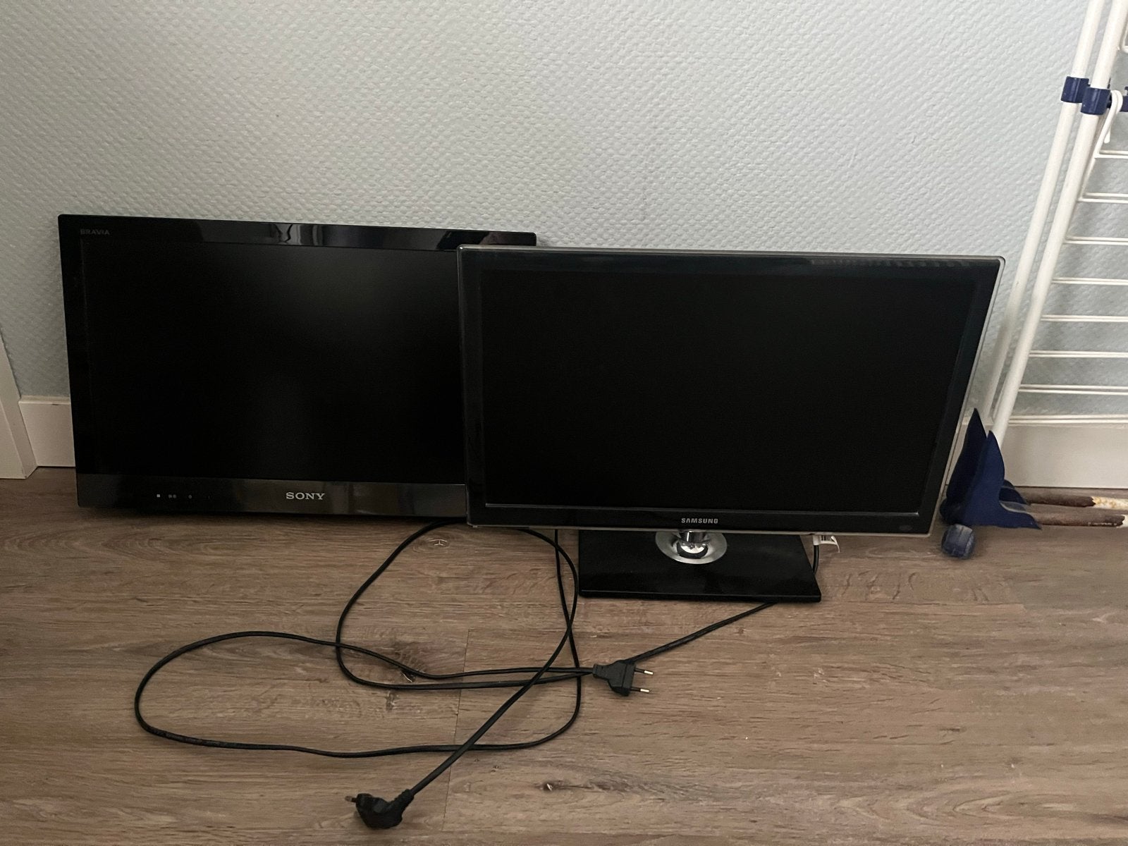 2 kleine tv's (Sony en Samsung) met afstandsbedieningen, Audio, Tv en Foto, Ophalen, Gebruikt, 40 tot 60 cm