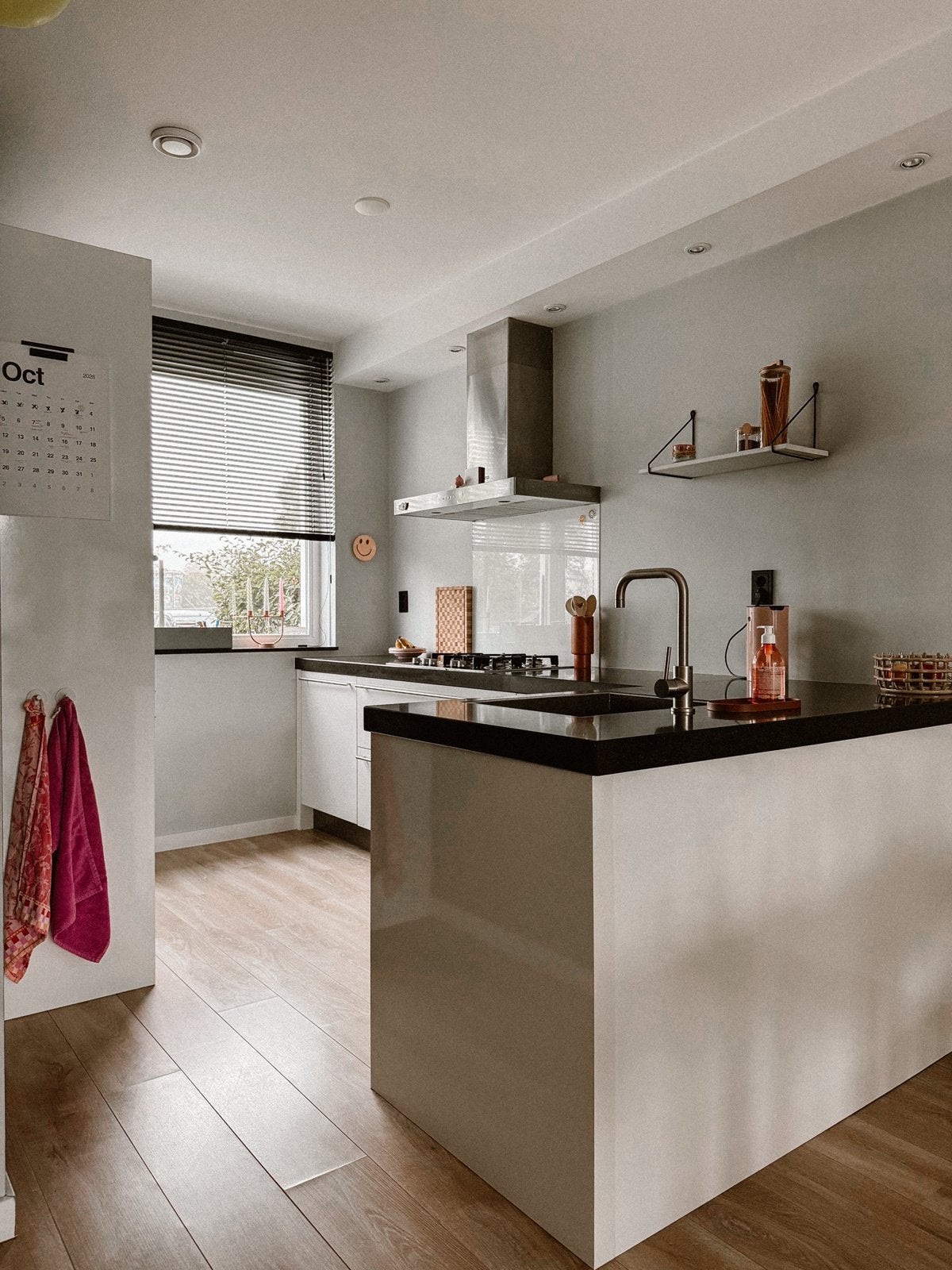 Witte hoogglans keuken met antraciet composiet blad, Ophalen, Gebruikt, Wit, Hoekkeuken