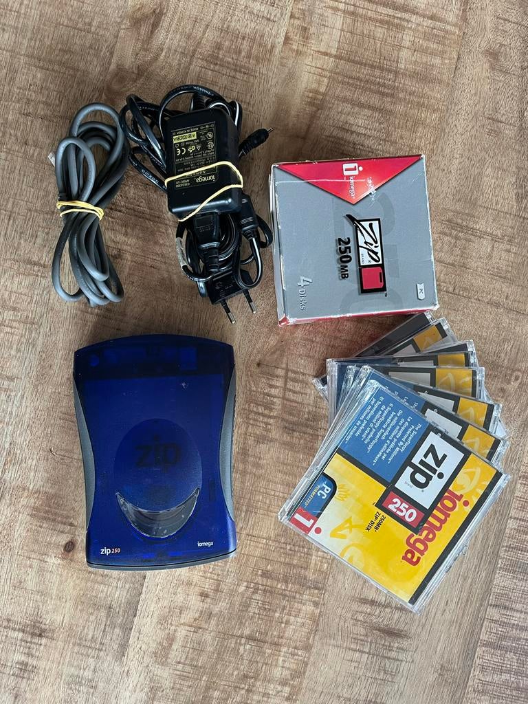 Iomega ZIP250 zip-drive met 12 discs, Gebruikt, Server, Ophalen of Verzenden, USB