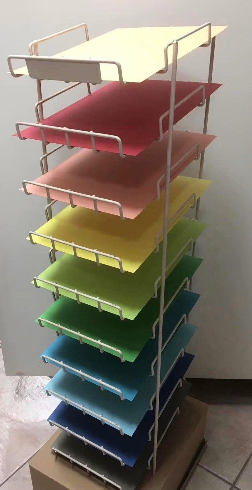 A5 karton display rek voor 10 vakken A5 papier opbergen, Ophalen, Zo goed als nieuw, Overige thema's