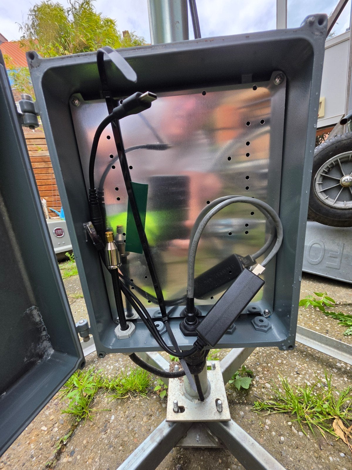 Helium Hotspot Antenne met Mast en Behuizing, Telecommunicatie, Antennes en Masten, Ophalen of Verzenden, Zo goed als nieuw, Antenne