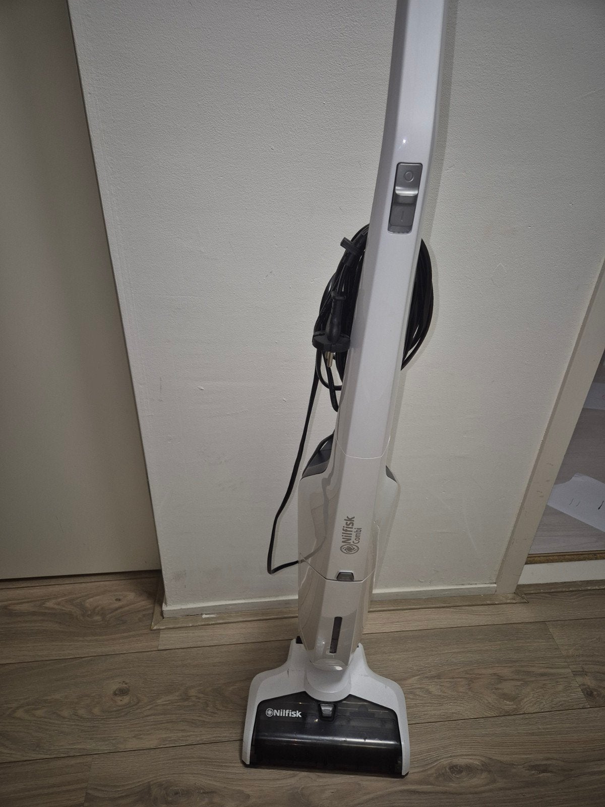 Nilfisk Combi Vloerreiniger - Zo goed als nieuw, Overige merken, Zo goed als nieuw, Geschikt voor harde vloeren, Reservoir