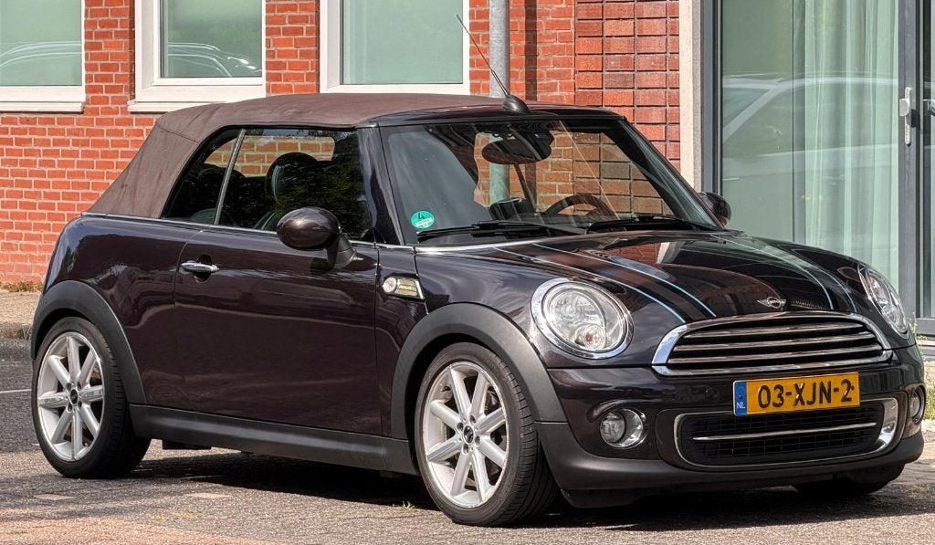 Mini 1.6 Cooper Cabrio ‘Highgate’ NL auto NAP, Auto's, Mini, Euro 5, 4 cilinders, 4 stoelen, Bruin