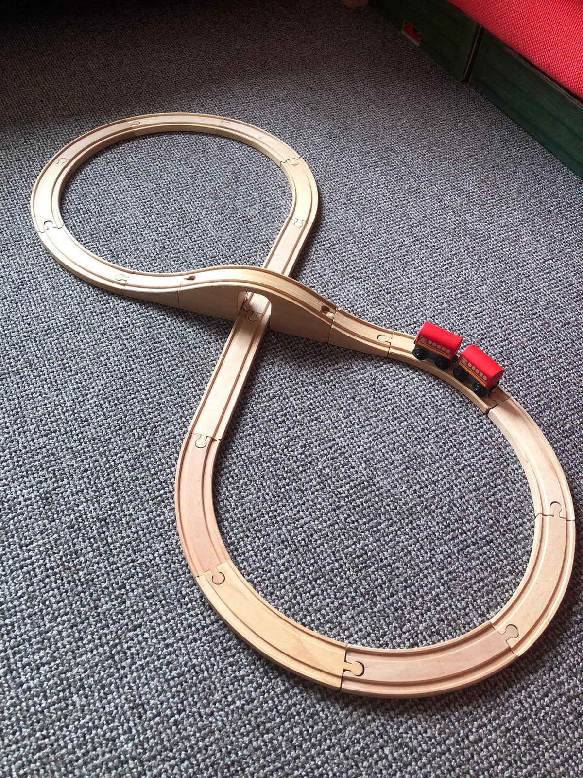 Houten Treinbaan met Treintje - Achtvorm treinrails, Kinderen en Baby's, Speelgoed | Houten speelgoed, Ophalen of Verzenden, Gebruikt