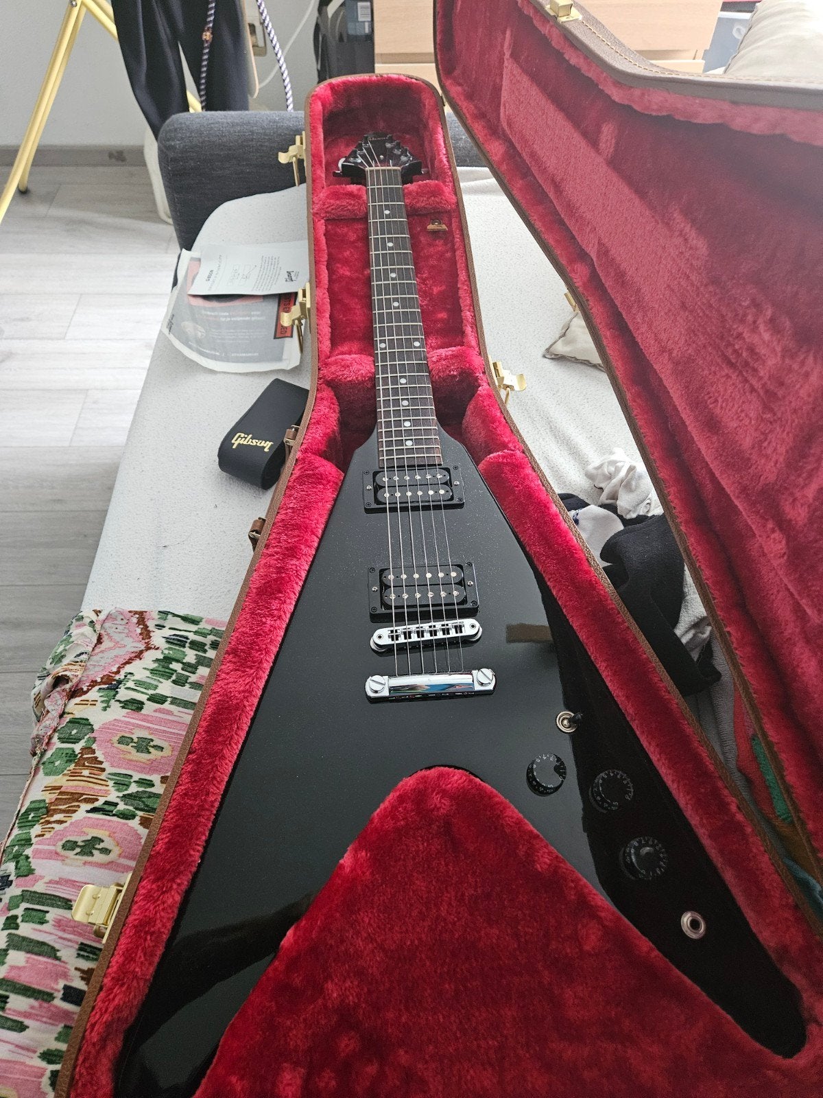 gibson flying v 80s ebony demo, Muziek en Instrumenten, Ophalen, Gebruikt, Solid body, Gibson