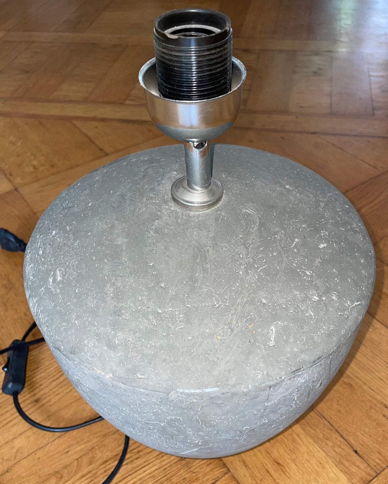 Moderne tafellamp rond betonnen voet midway grijs lampvoet, Ophalen, Zo goed als nieuw, Stof, 50 tot 75 cm
