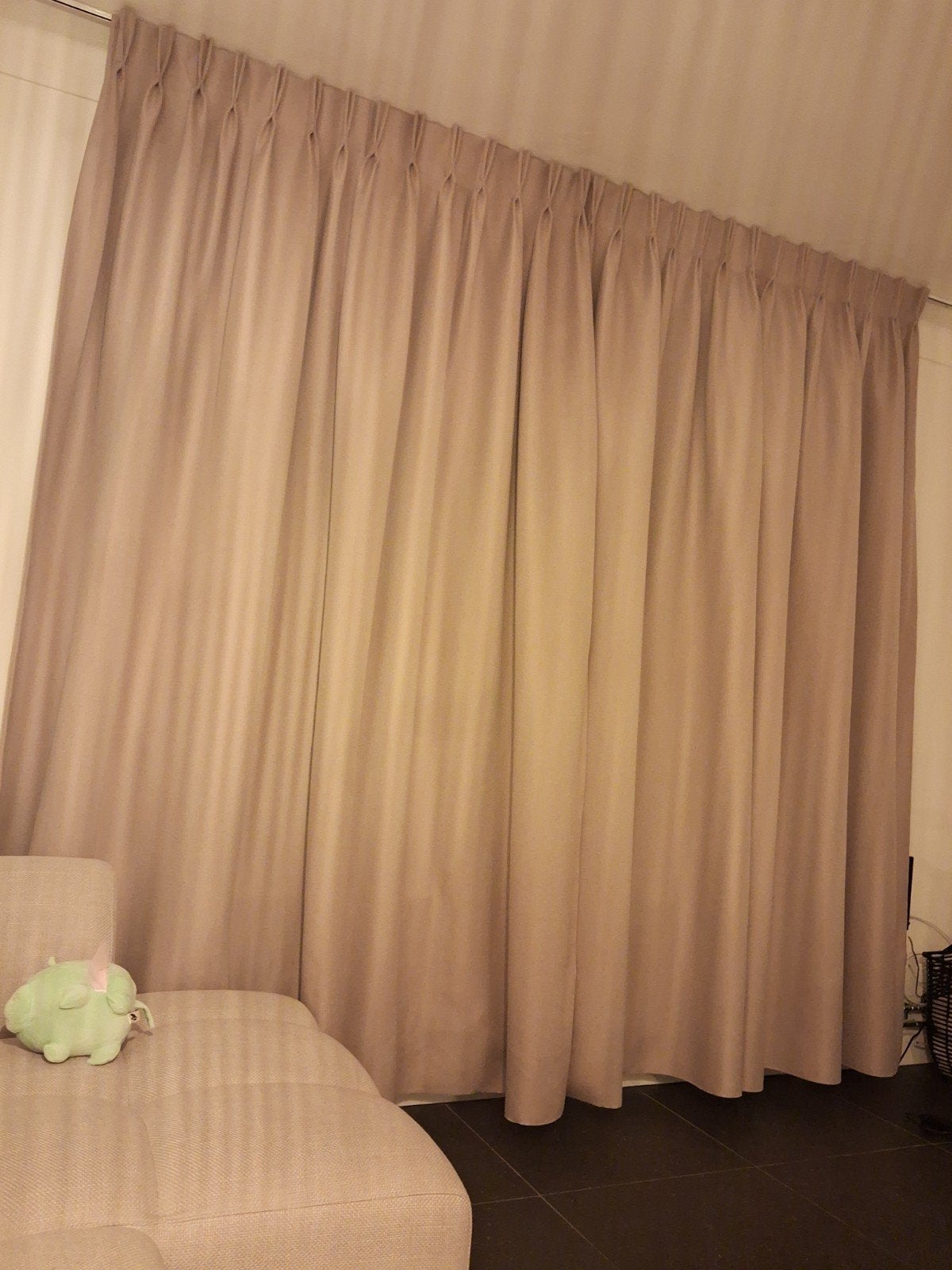 Mooie beige gordijnen, dubbele plooi, 230x280 cm, Plooiafwerking, Overige merken, Beige, Ophalen of Verzenden