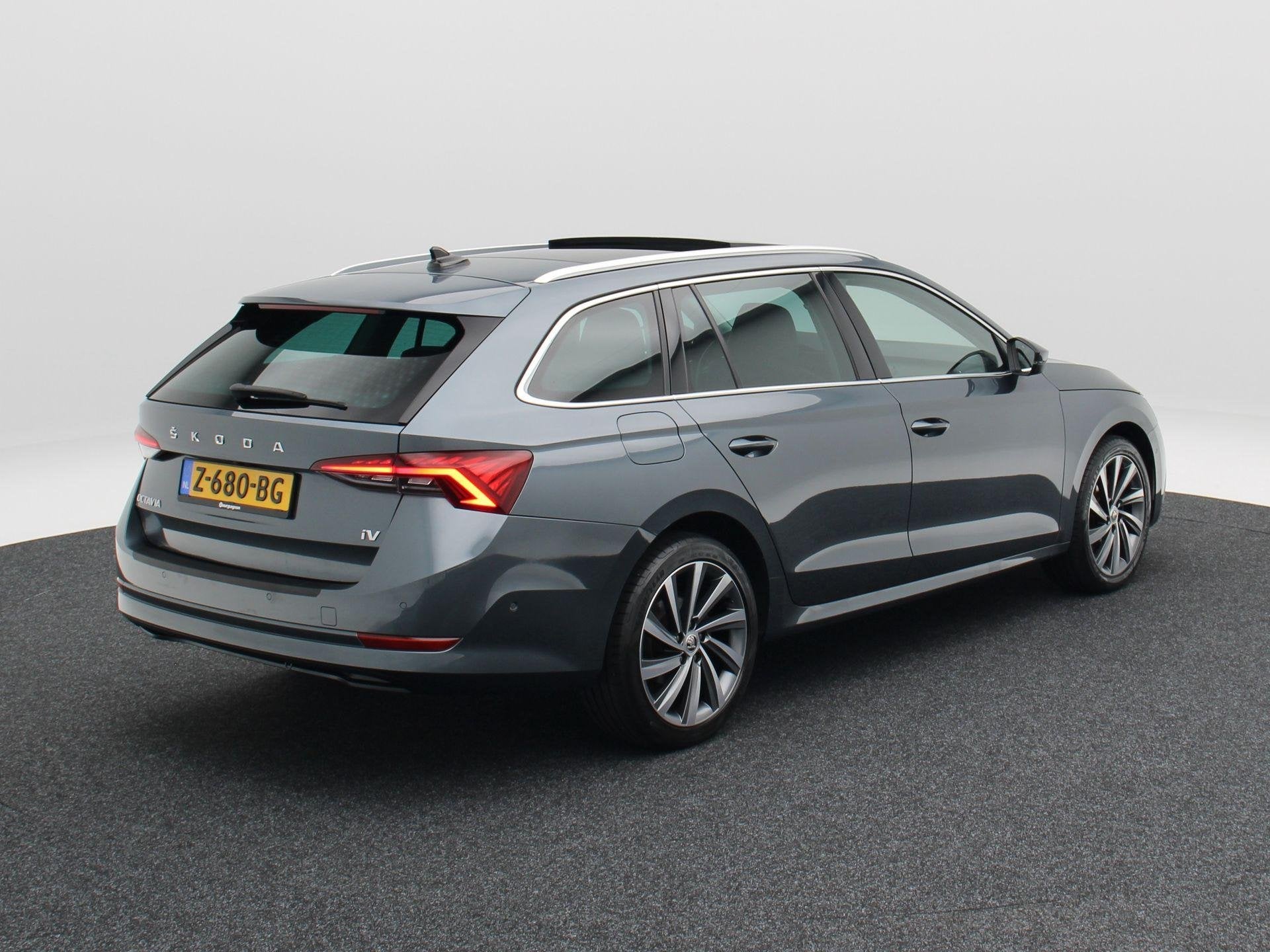 Skoda Octavia Combi 1.4 TSi 204 PK iV PHEV Business Plus | S, Gebruikt, Plug-in hybride, 13 kWh, 84 €/maand