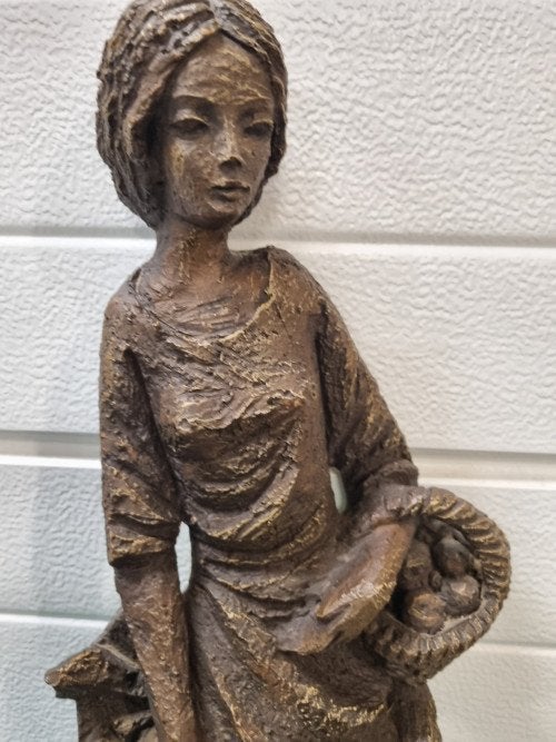 muurhanger vrouw met kind en mand, Ophalen of Verzenden, 'T Olde Gre-j, Info@toldegrej.nl, Endepoelstraat 20f Didam