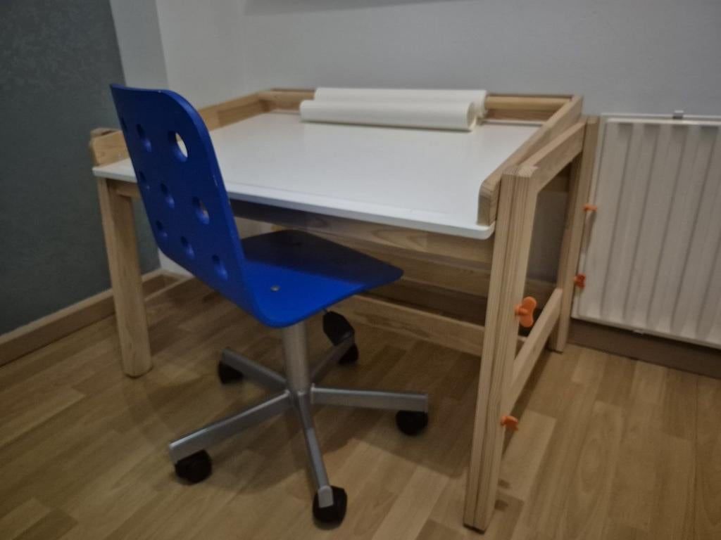Ikea Kinderbureau/Tekentafel met papierrol, Ophalen, Gebruikt, Tafel(s)