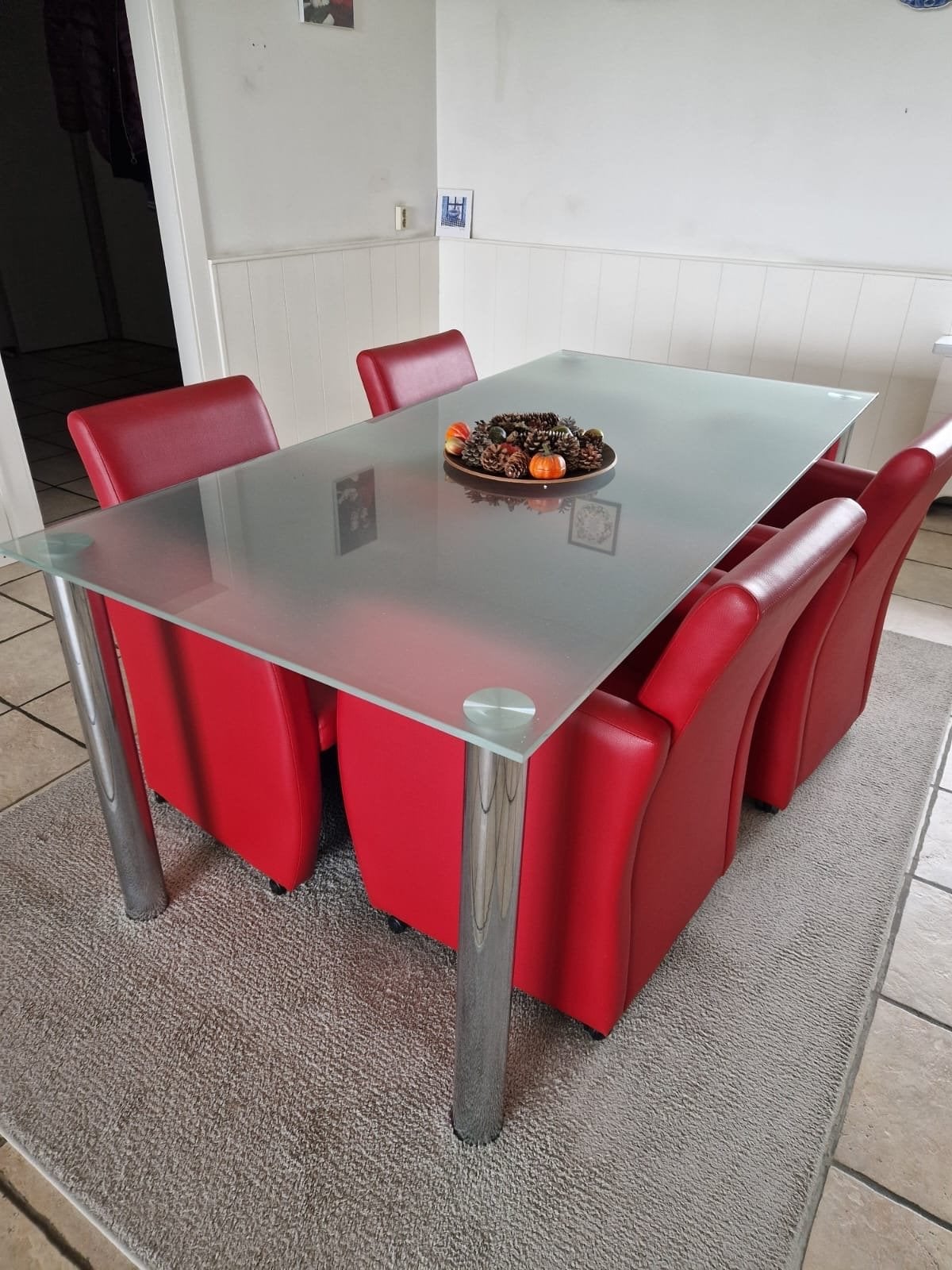 Glazen eettafel 180x90 cm met 4 rode leren fauteuil stoelen, Ophalen of Verzenden, Gebruikt, 4 tot 6 stoelen