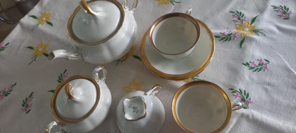 theepot en kop/schotels, Ophalen of Verzenden, Zo goed als nieuw, Porselein, Overige typen