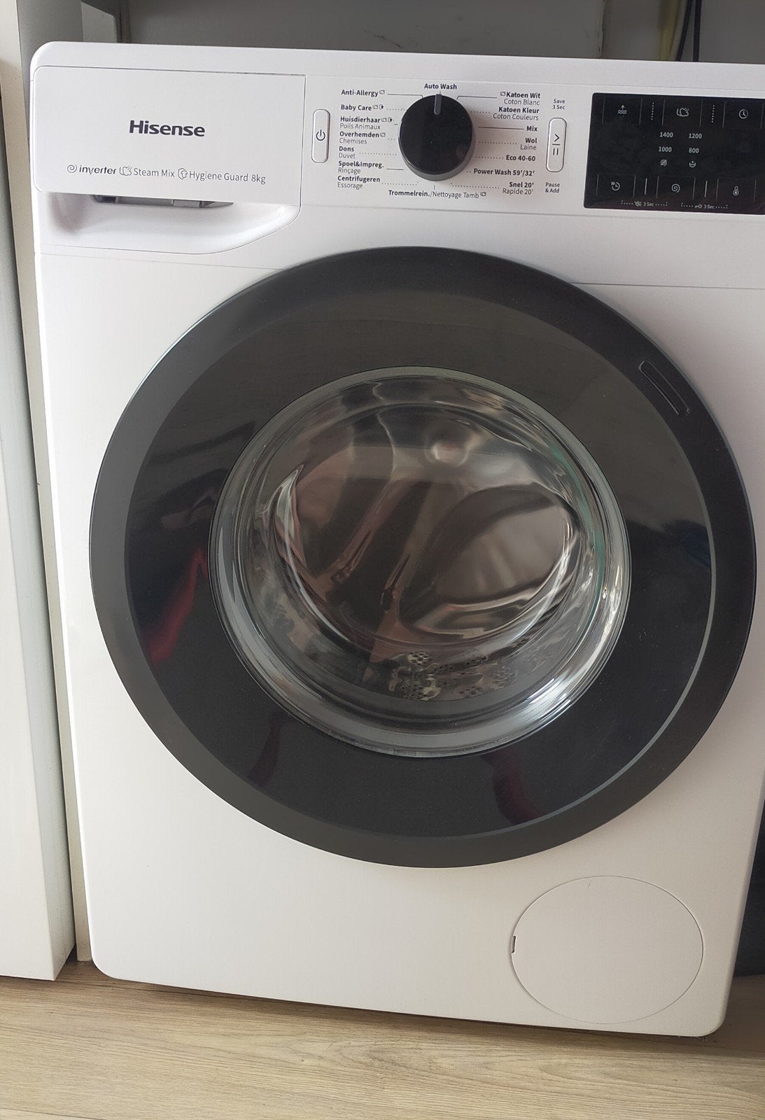 3 jaar oud Wasmachine Hisense 8 kg 1400 toeten, Ophalen, Zo goed als nieuw, 85 tot 90 cm, 1200 tot 1600 toeren