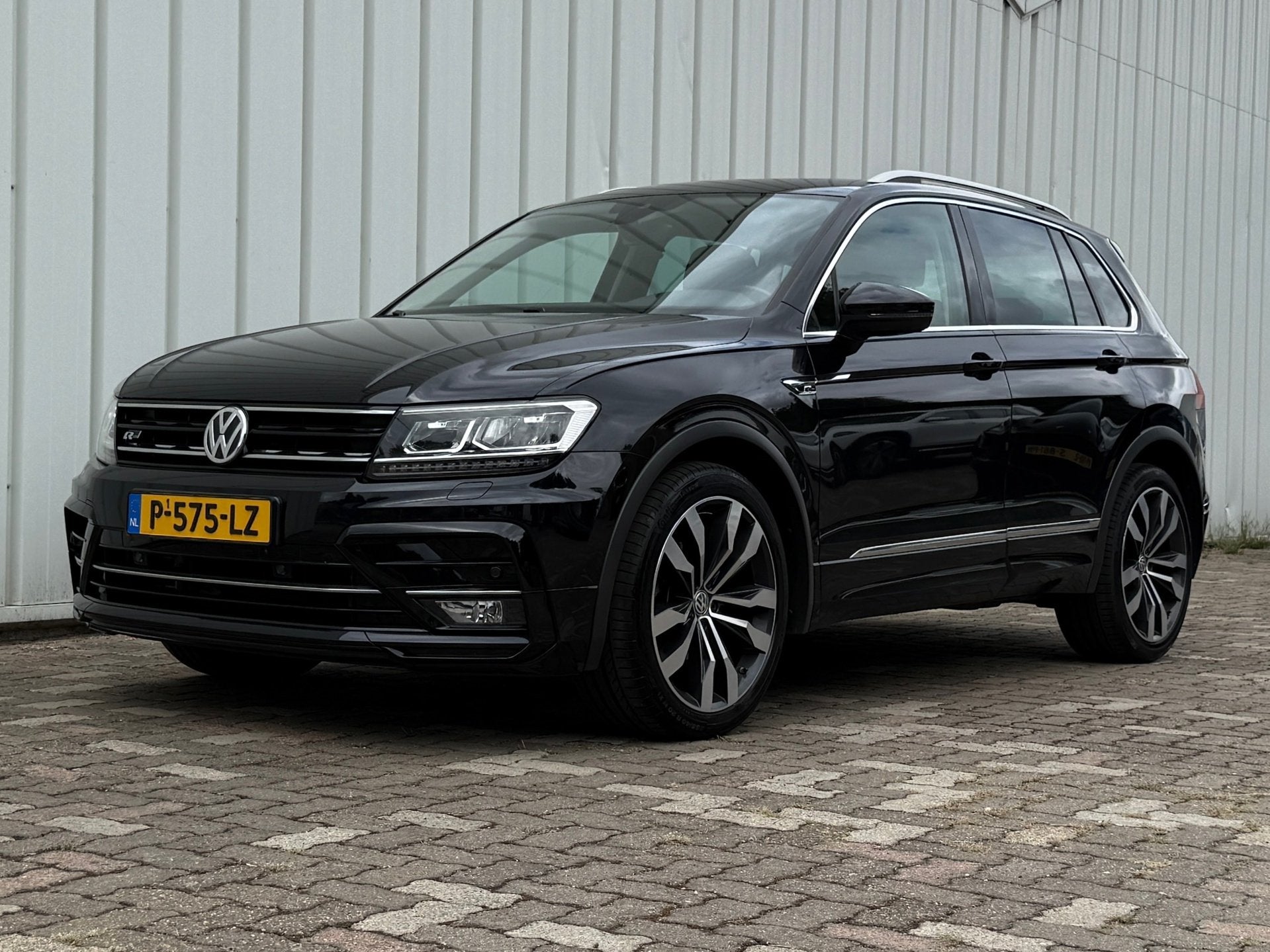 Volkswagen Tiguan 2.0 TDI DSG Highline Business R PANO TREKH, Dealer onderhouden, Gebruikt, Euro 6, 4 cilinders