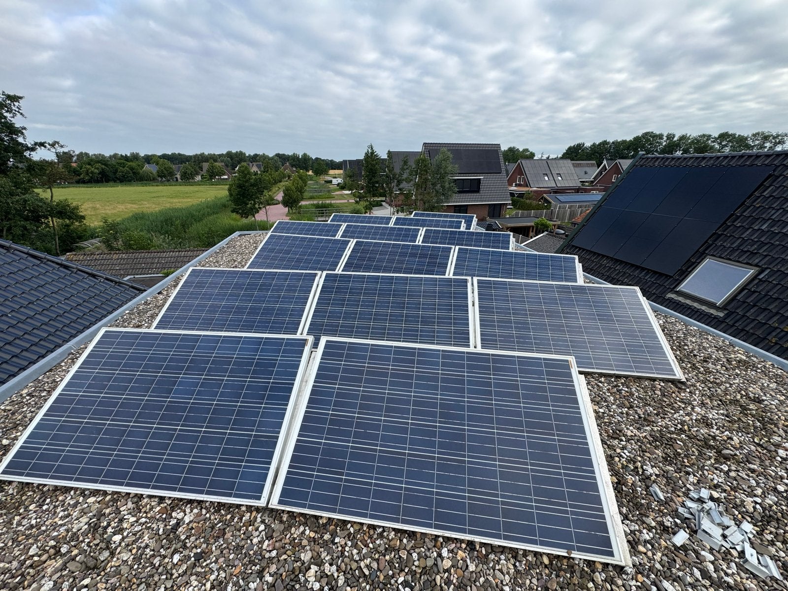 Zonnepanelen, 14 stuks 240Wp per paneel, Ophalen, Gebruikt, Compleet systeem, 200 wattpiek of meer