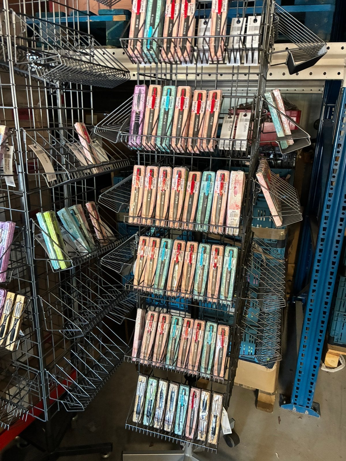 Te koop partij 600 pennen met display, Ophalen