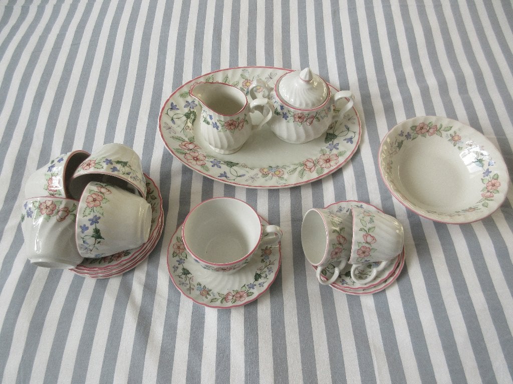 Spring Fields servies, Huis en Inrichting, Ophalen, Nieuw, Porselein, Overige stijlen
