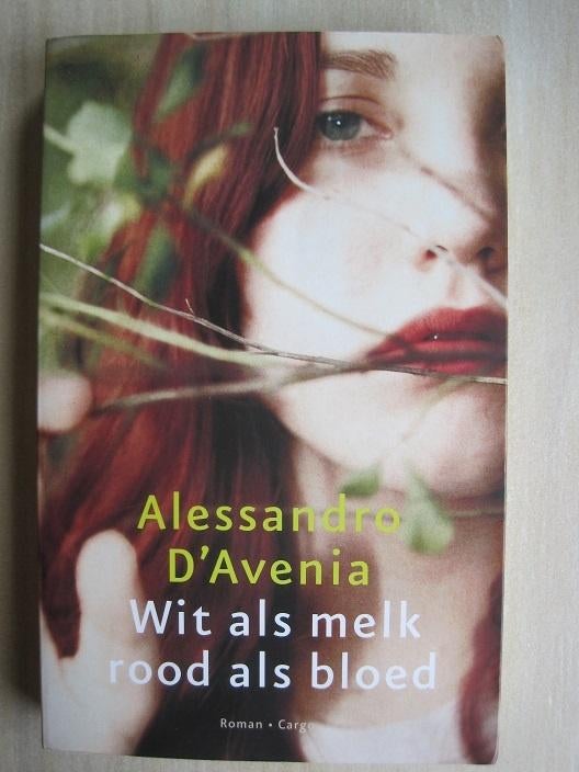 128 - Wit als melk, rood als bloed - Alessandro D'Avenia, Boeken, Romans, Zo goed als nieuw, Verzenden