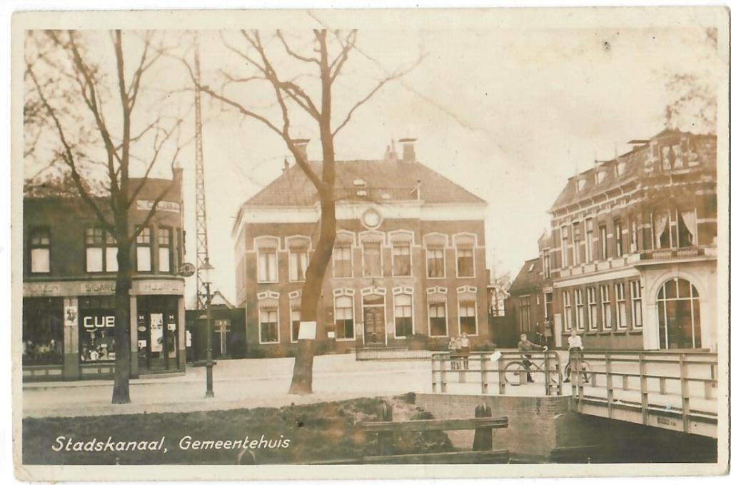 Stadskanaal - Gemeentehuis (2), Verzamelen, Ansichtkaarten | Nederland, Verzenden, 1920 tot 1940, Gelopen, Groningen
