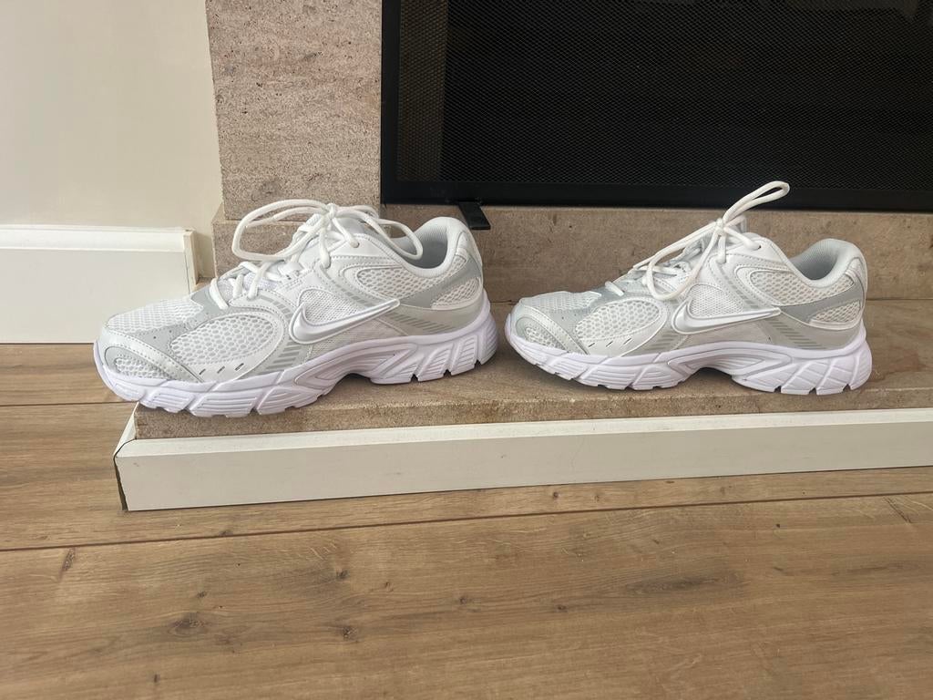 Nike Sneakers V5- Zo goed als nieuw, Ophalen, Wit, Nieuw, Sneakers of Gympen