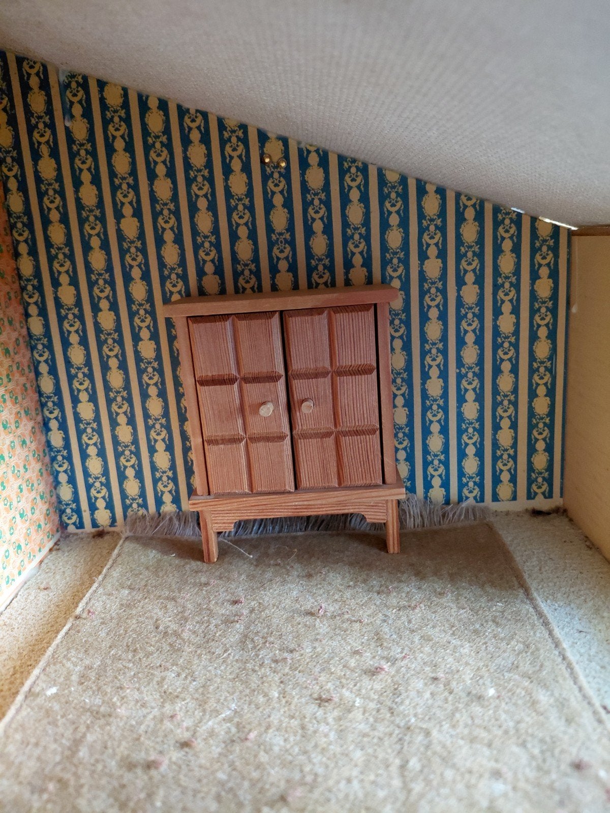 Vintage kinder kledingkastje 1.16, Ophalen of Verzenden, Gebruikt, Poppenhuis
