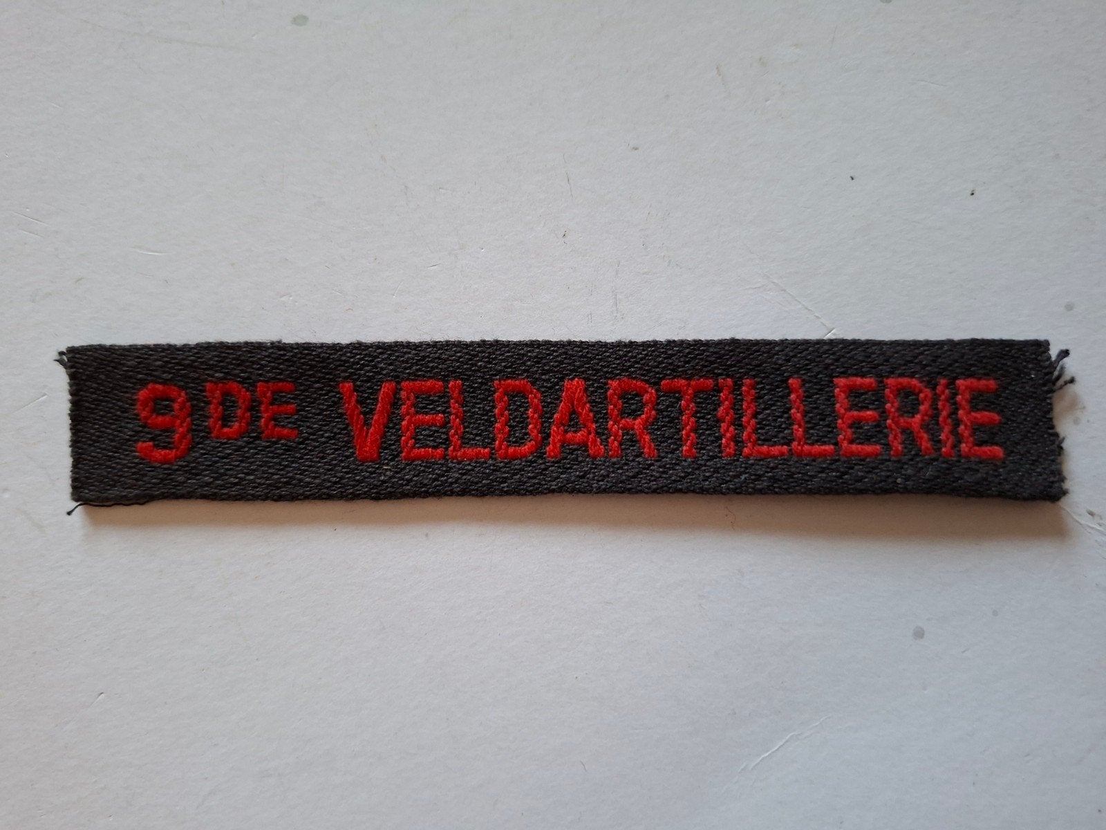 Straatnaam 9de veldartillerie, Verzamelen, Militaria | Algemeen, Ophalen of Verzenden, Landmacht, Nederland, Embleem of Badge
