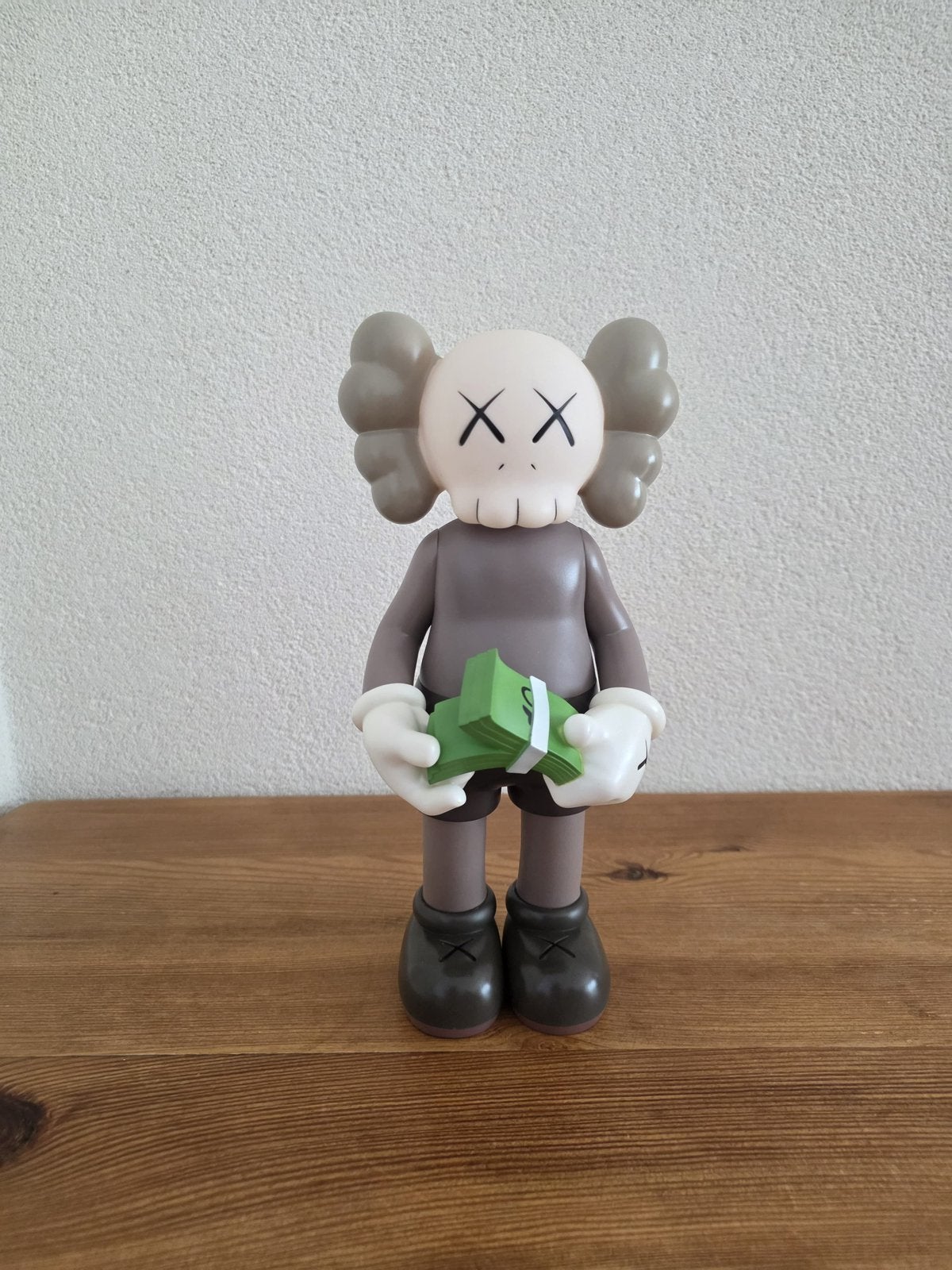 Kaws open edition cash bruin, Ophalen of Verzenden, Nieuw, Fantasy