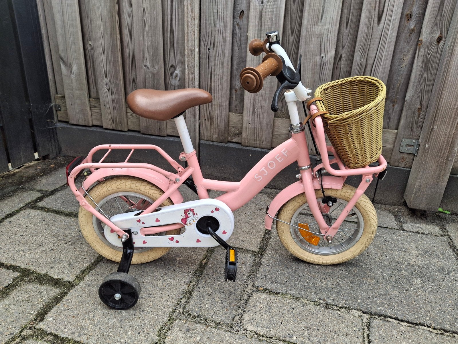 SJOEF Dolly meisjesfiets 12 inch - Roze met mandje, Fietsen en Brommers, Fietsen | Meisjes, Ophalen, Terugtraprem, Gebruikt, 14 inch of minder