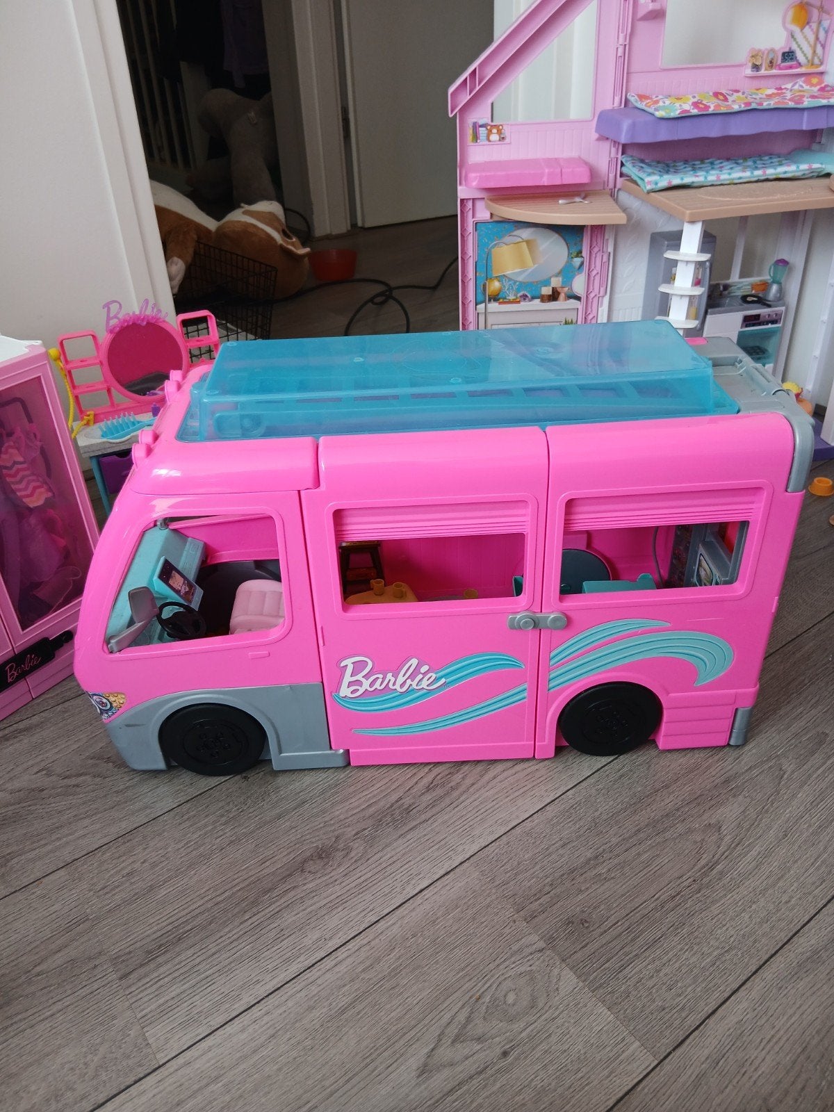 Grote Barbie collectie: huis, camper, auto, poppen en meer!, Ophalen, Zo goed als nieuw, Barbie