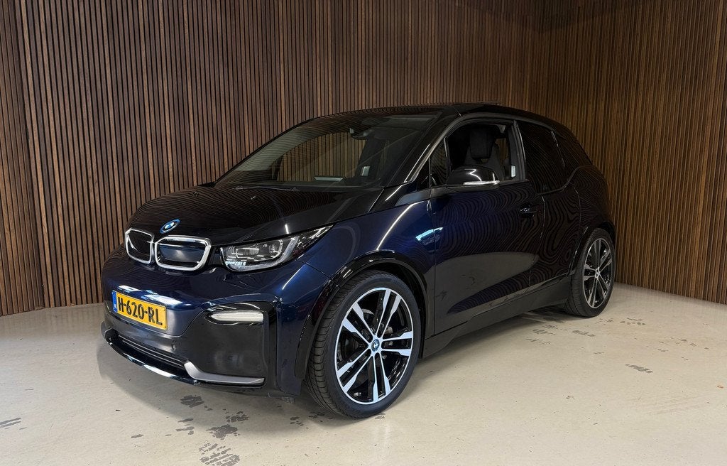 BMW I3s - Carplay - Warmtepomp - Pano S 120Ah 42 kWh, Auto's, BMW, Automaat, Achterwielaandrijving, Zwart, Automatische klimaatregeling