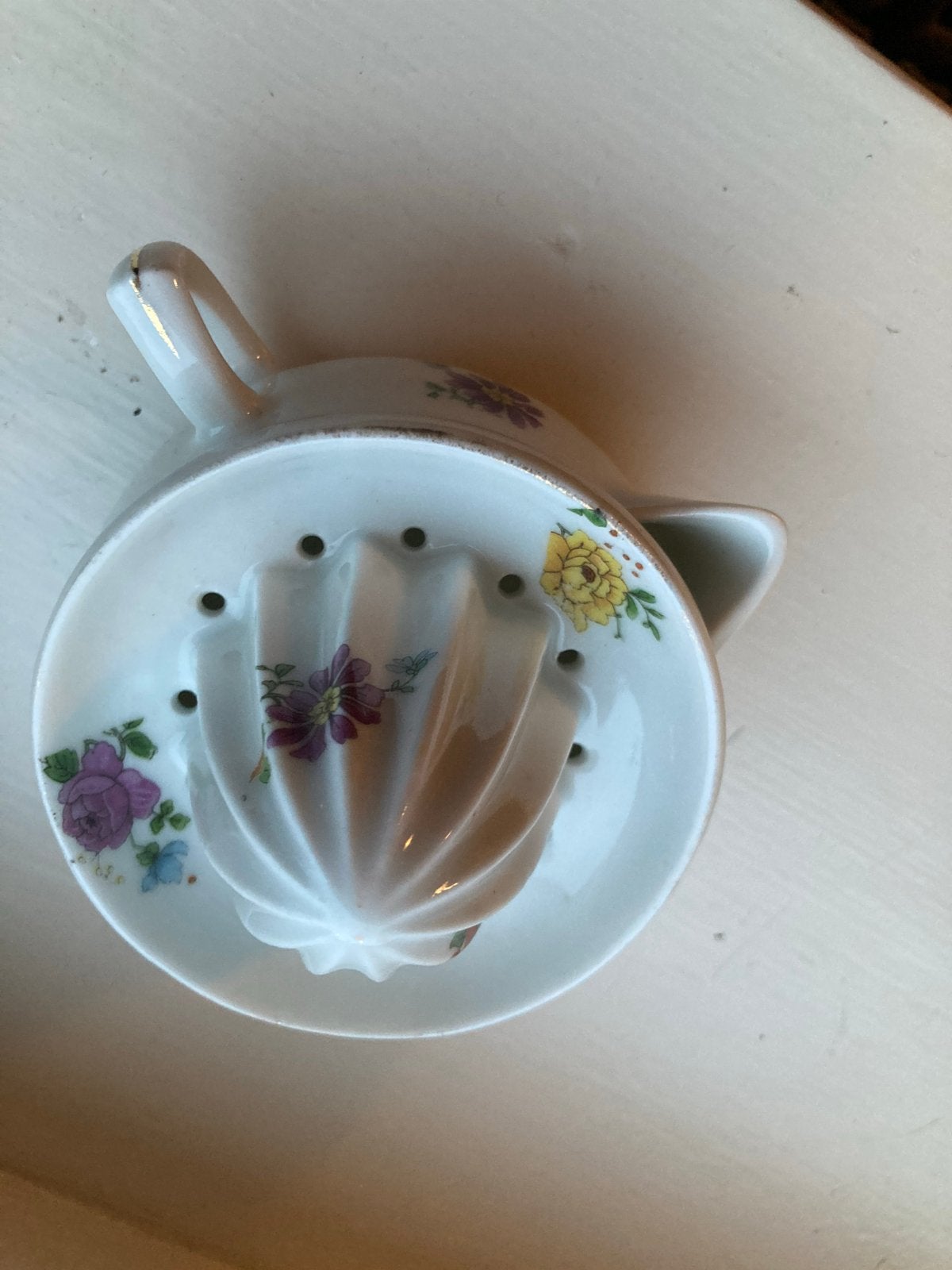 Vintage porseleinen citruspers met bloemmotief, Antiek en Kunst, Ophalen of Verzenden