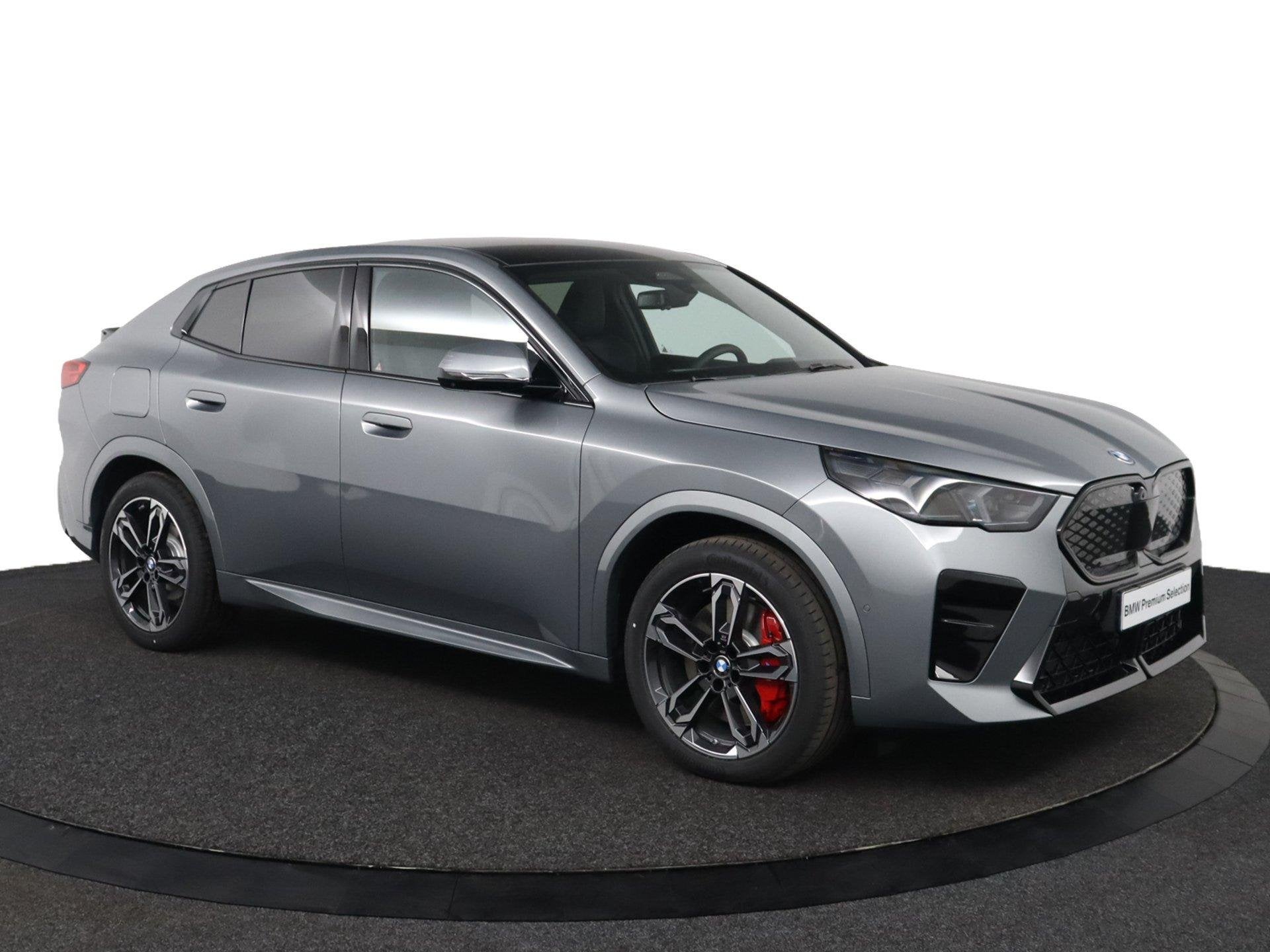 BMW iX2 eDrive20 67 kWh M Sport Edition | SOH 100% | M Sport, Auto's, BMW, IX2, Met garantie (alle), 204 pk, SUV of Terreinwagen