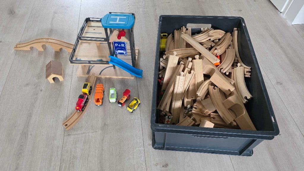 Heel veel treinbanen + garage, Ophalen, Zo goed als nieuw