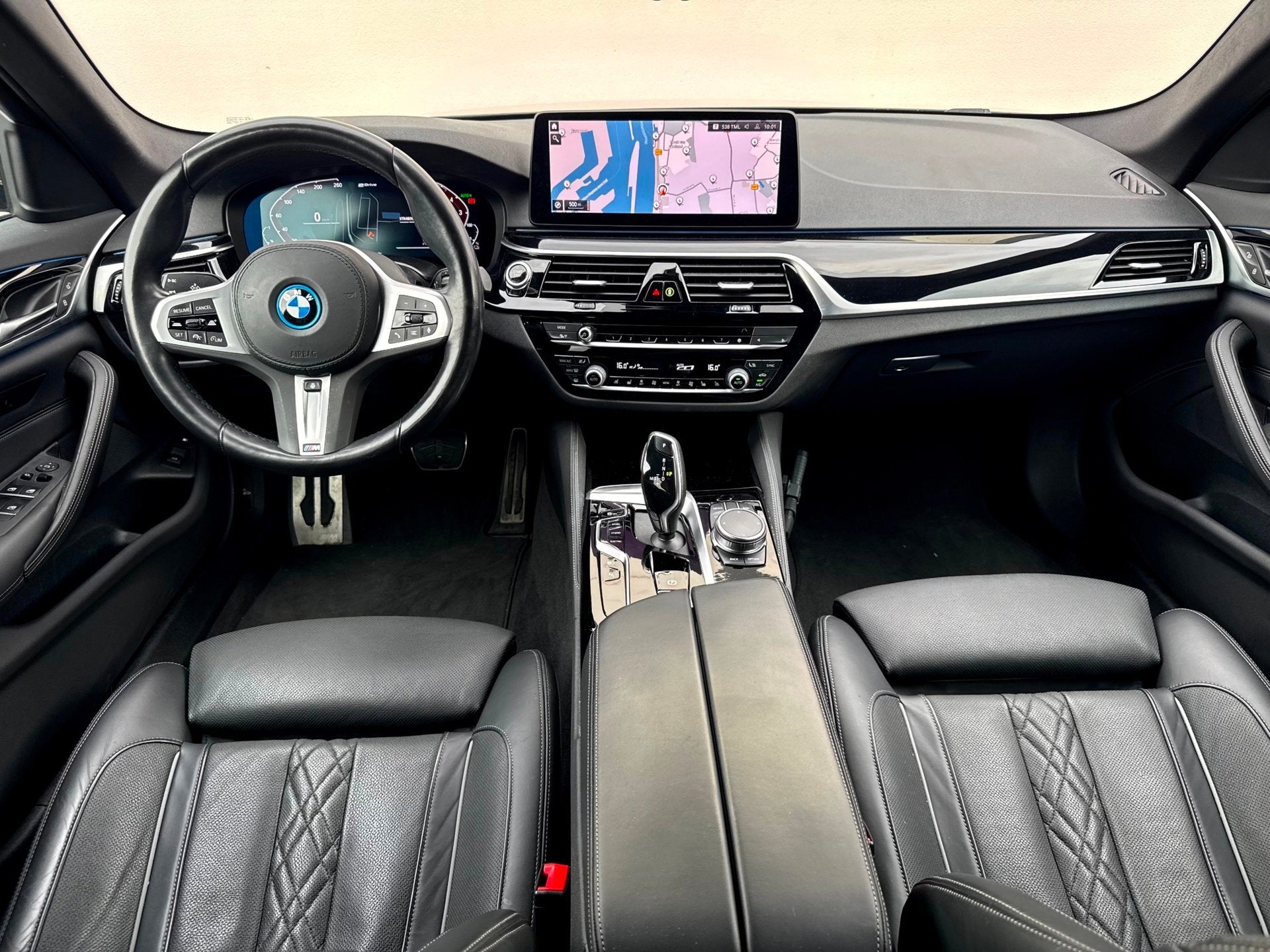 BMW 5-serie Touring 530e M-Sport Org NL Pano Keyless Stoelve, Auto's, Achterwielaandrijving, Gebruikt, Euro 6, 4 cilinders
