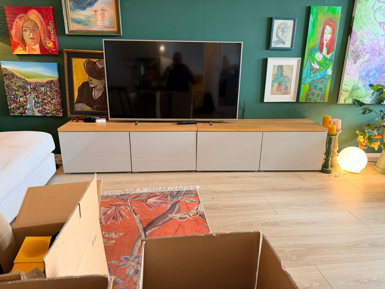 Tv meubel 240 cm breed, hoogglans lichtgrijs/wit met hout, Huis en Inrichting, Kasten | Televisiemeubels, Ophalen, Zo goed als nieuw