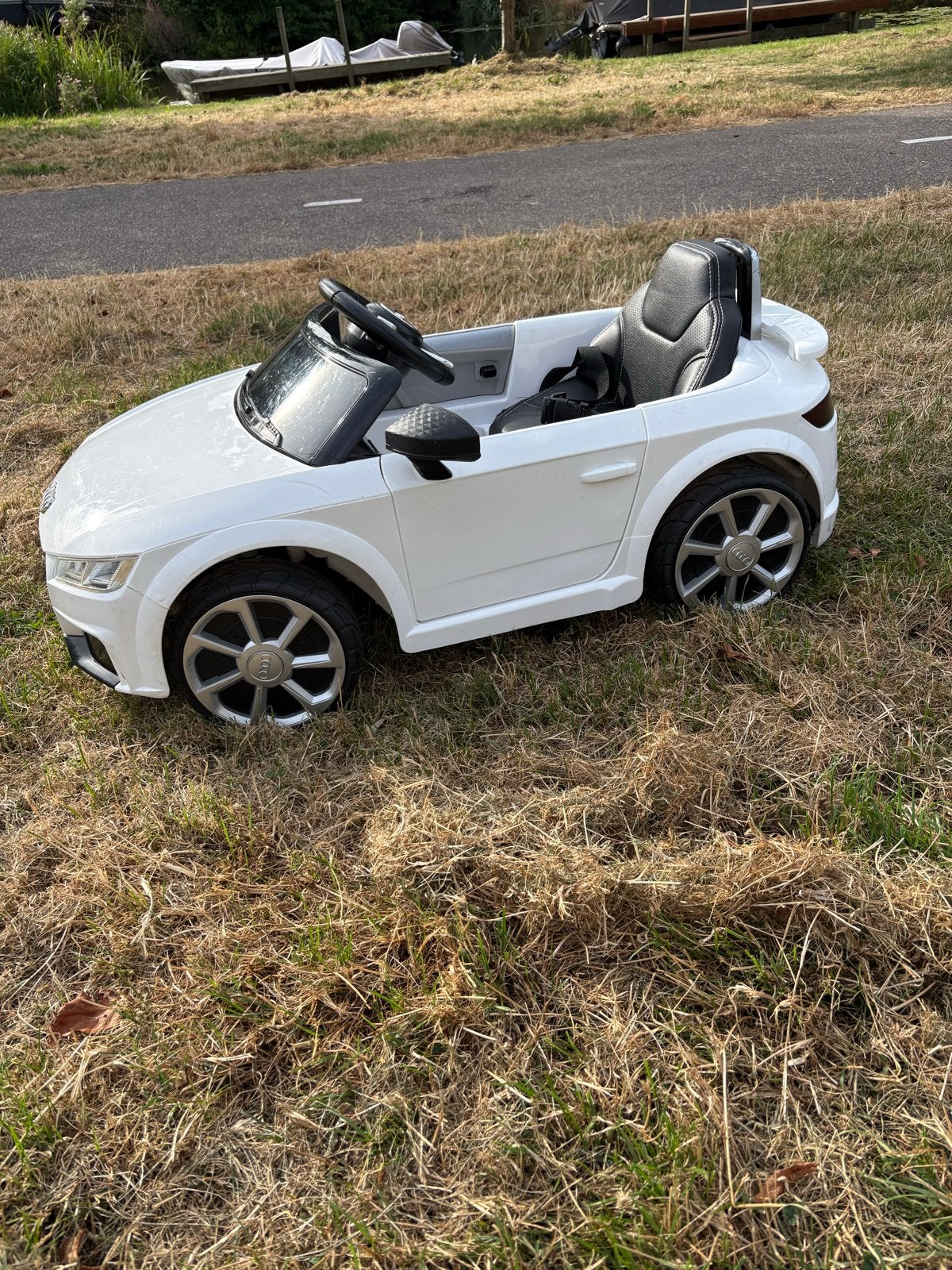 Witte Audi TT elektrische kinderauto, Ophalen, Gebruikt