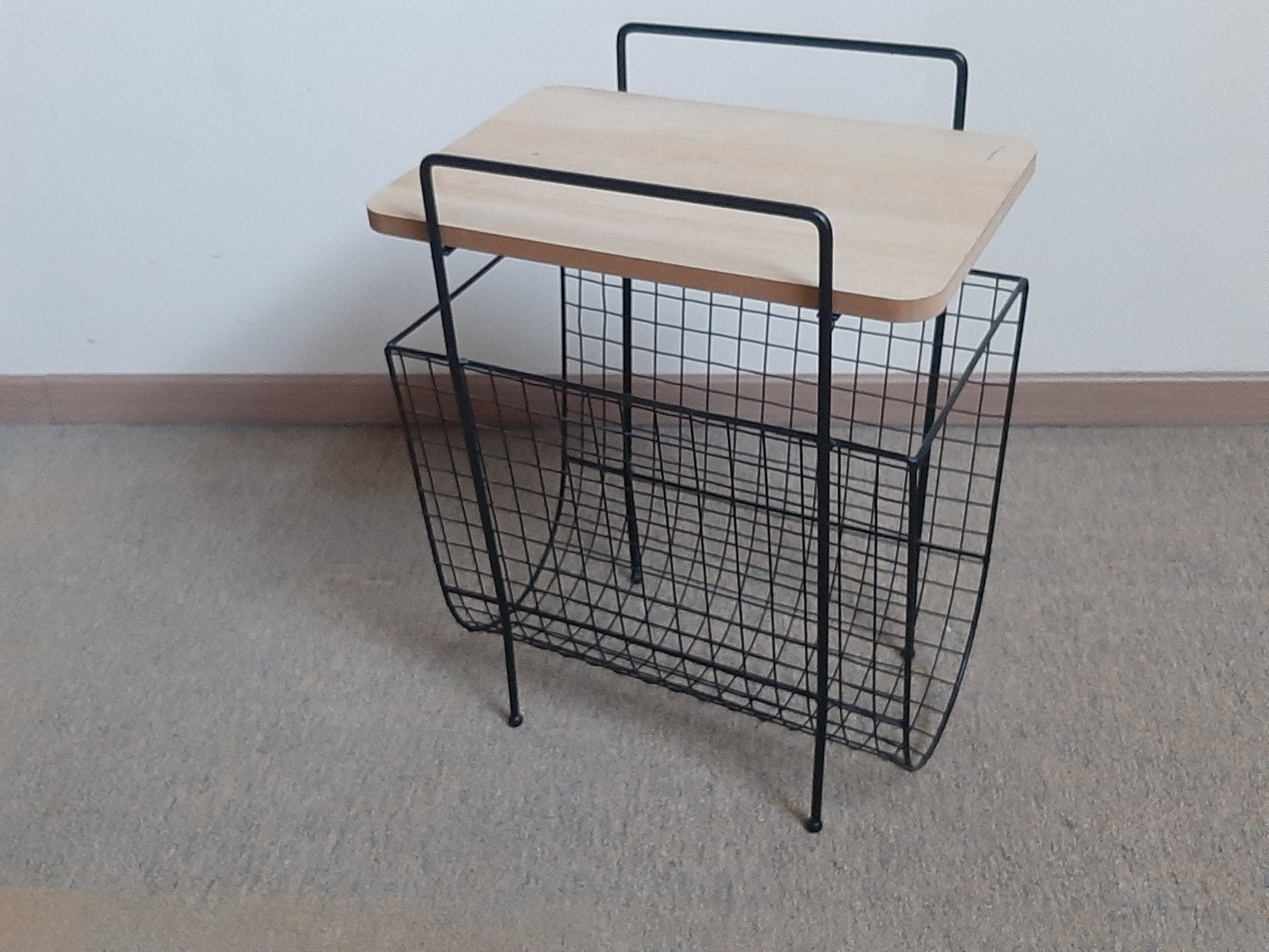 leuk bijzettafeltje/ lectuurbak, Bijzettafel met lectuurbak, Ophalen, Zo goed als nieuw, Hout