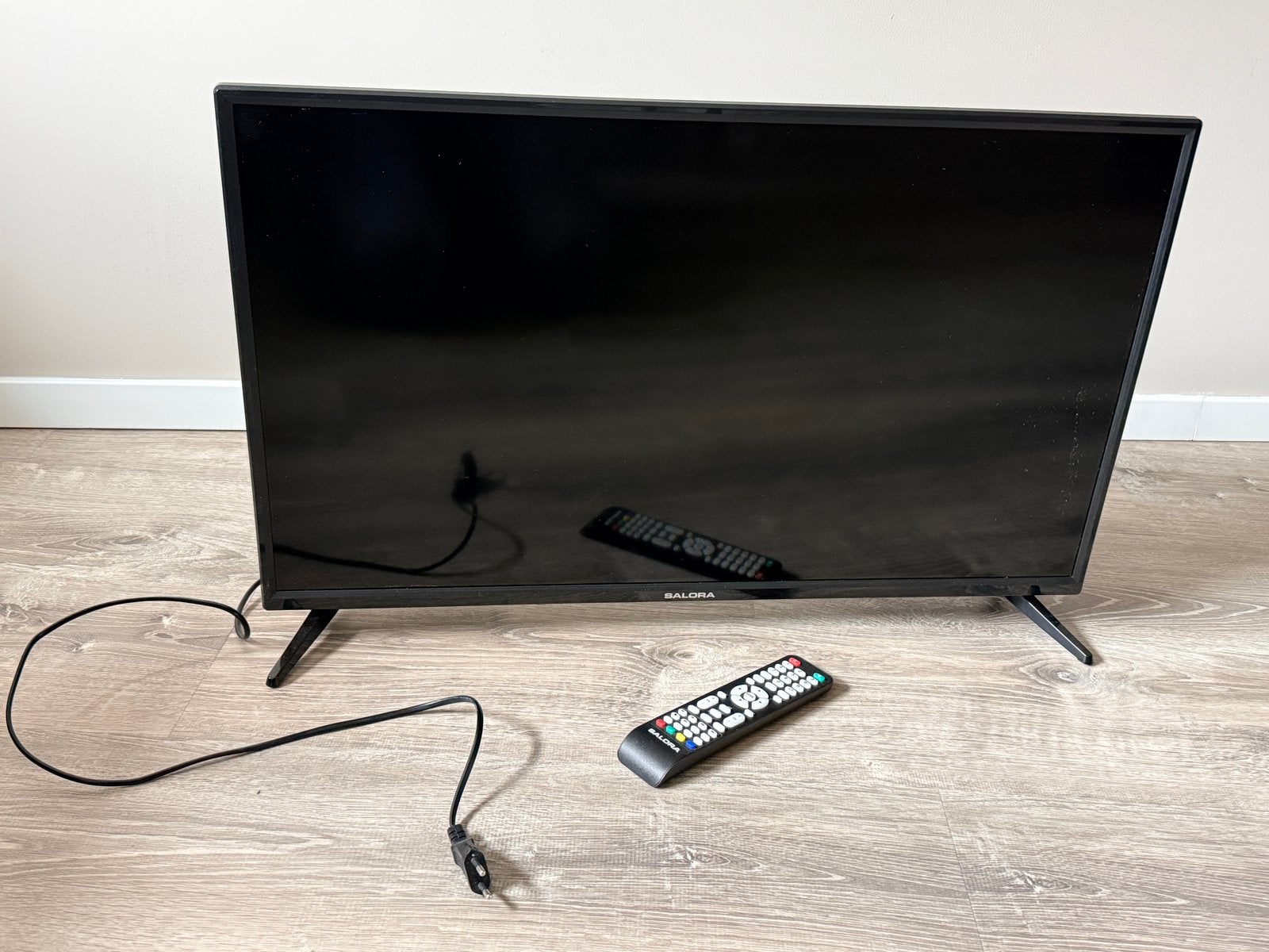 Salora 32" HD LED TV - Model 32LED1600, 50 Hz, HD Ready (720p), 80 tot 100 cm, Ophalen
