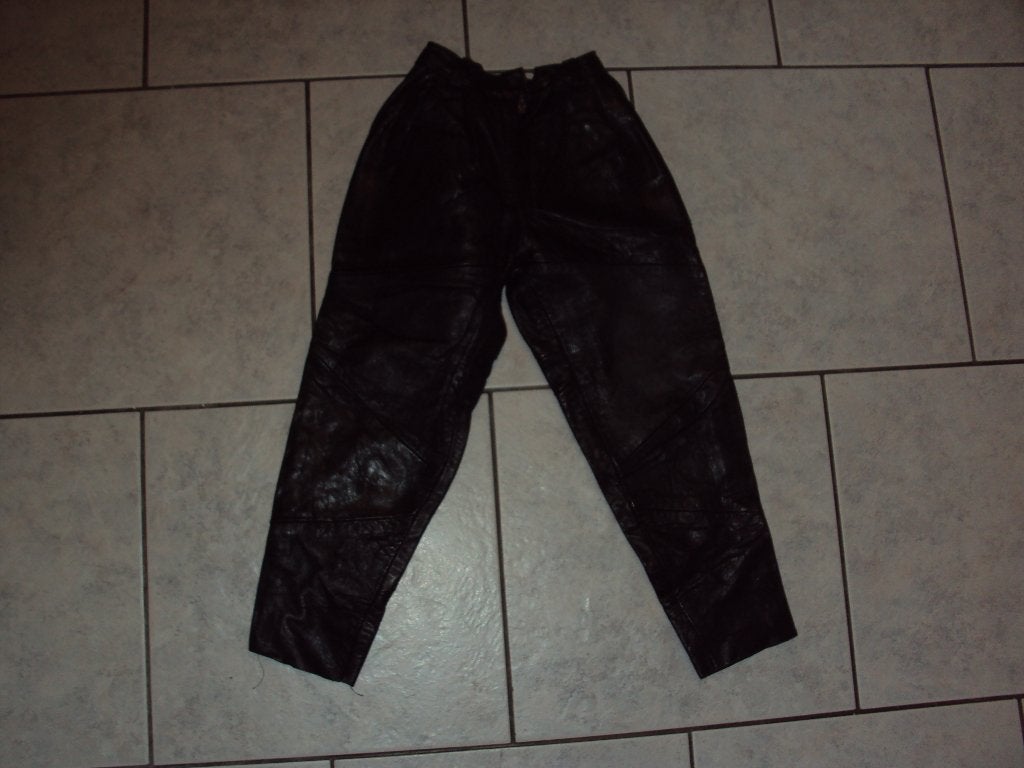 Goedkope skinny zwart leren gevoerde motorbroek broek mt 98, Kinderen en Baby's, Kinderkleding | Maat 98, Broek, Gebruikt, Ophalen of Verzenden