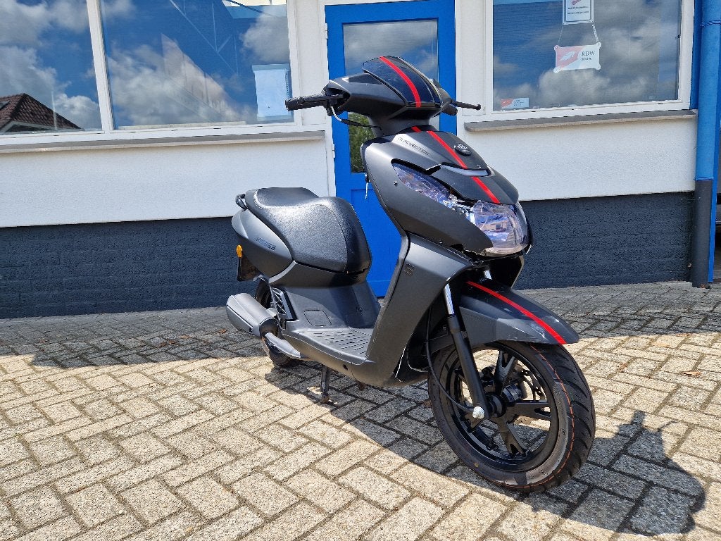 Peugeot Kisbee BJ 2025 black edition 45km schade scooter, Fietsen en Brommers, Ophalen, Nieuw, Overige typen, Peugeot