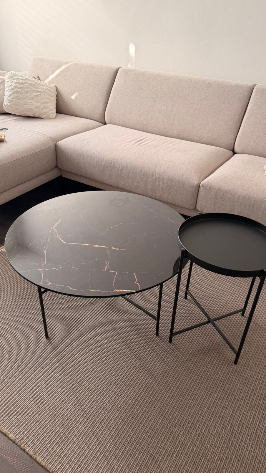 Twee ronde tafeltjes marmer look, Ophalen, Rond, 50 tot 100 cm, Glas