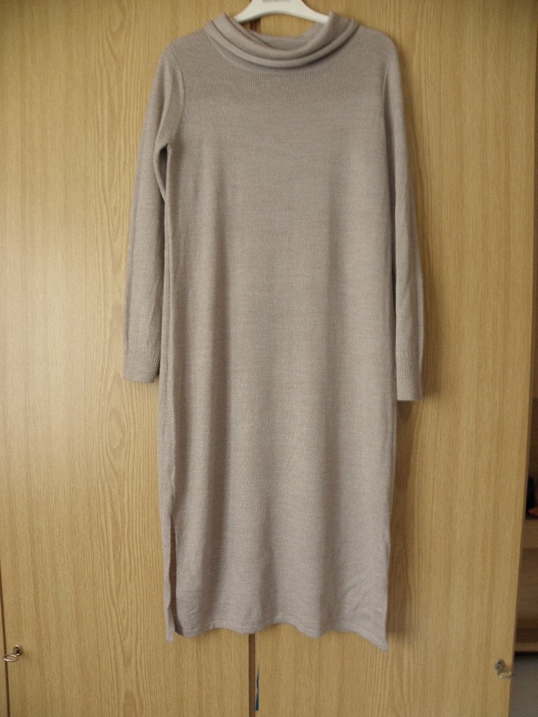 Lange soepele beige acryl wollen jurk SURKANA M zeer netjes, Maat 38/40 (M), Beige, Ophalen of Verzenden, Zo goed als nieuw