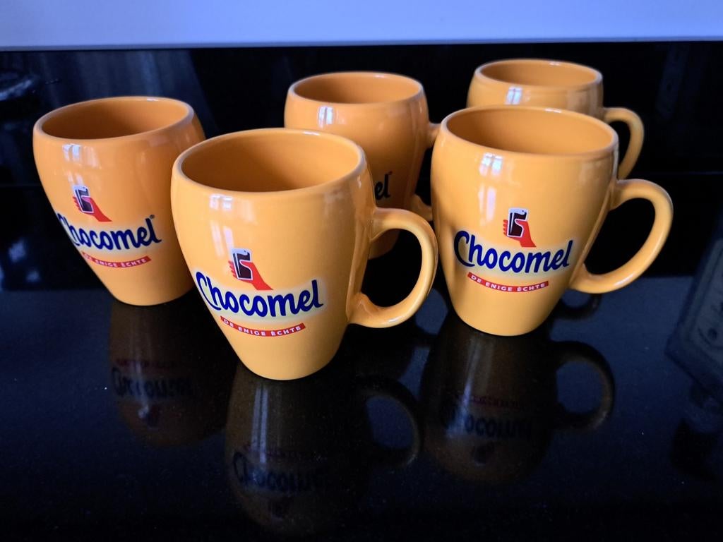 Set van 6 Chocomel mokken - Zo goed als nieuw, Keramiek, Ophalen of Verzenden, Zo goed als nieuw, Overige stijlen