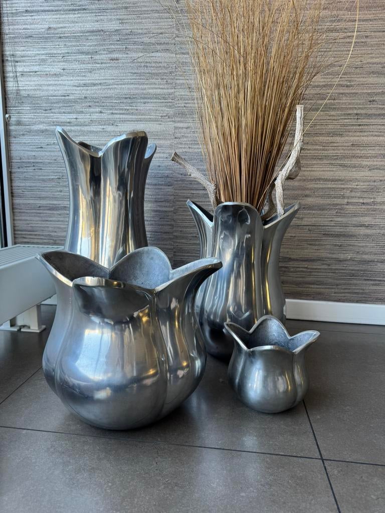 Tulp vorm aluminium vazen Brass & Boom, Overige materialen, Gebruikt, Overige kleuren, 50 tot 75 cm