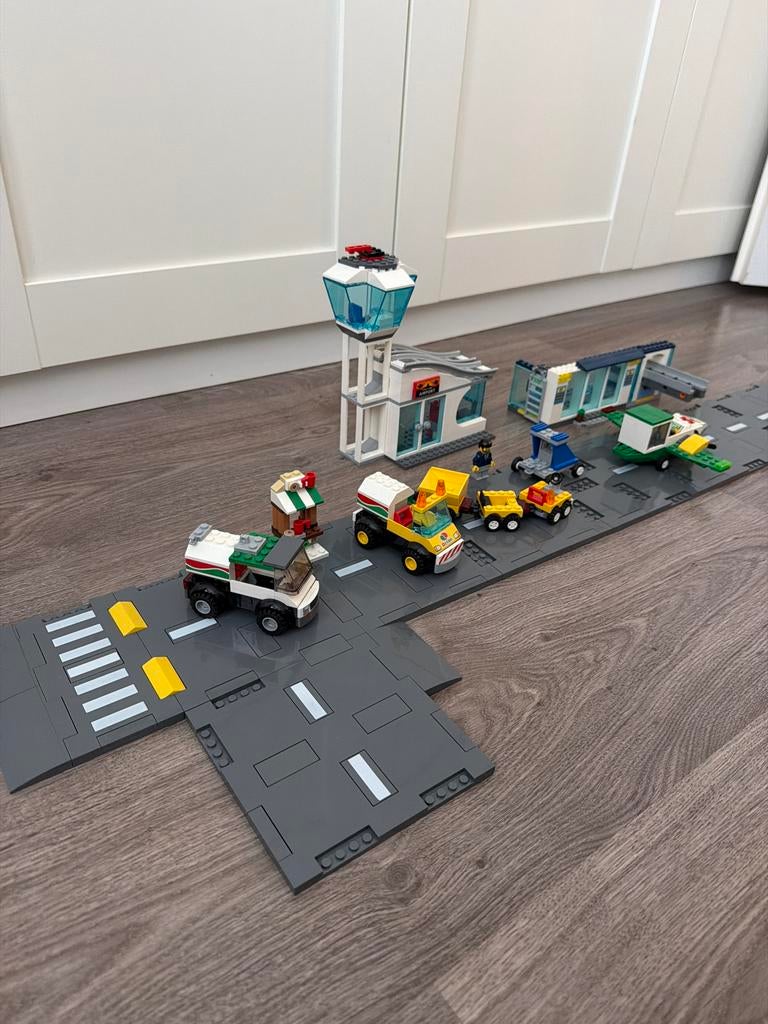 Lego City Vliegveld Set met Vliegtuig en Voertuigen, City, Lego, Ophalen of Verzenden, Zo goed als nieuw
