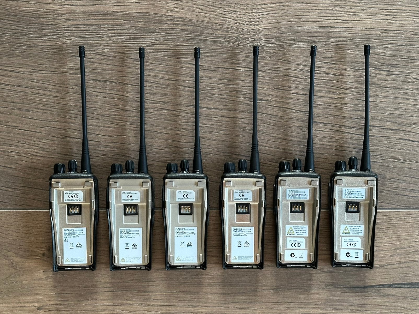 6x Motorola DP1400 (UHF) - complete set met 6-vaks lader, 15 km of meer, Ophalen of Verzenden, Zo goed als nieuw, Portofoon of Walkie-talkie